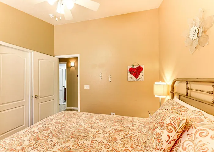 Sunny Getaway W/ Private Pool + Fire Pit! Holiday home Maricopa