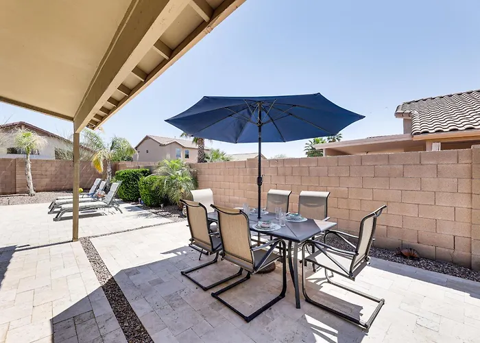 Sunny Getaway W/ Private Pool + Fire Pit! *