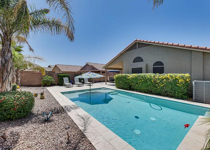 Sunny Getaway W/ Private Pool + Fire Pit! Holiday home Maricopa