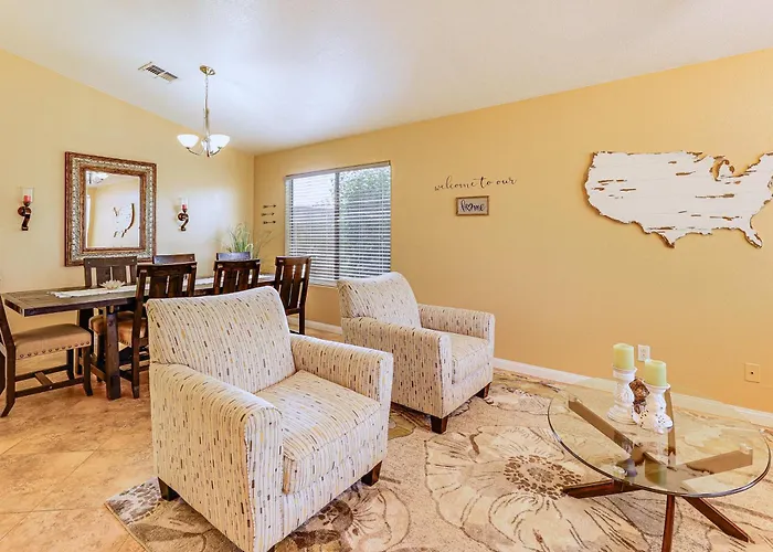 Sunny Getaway W/ Private Pool + Fire Pit! *