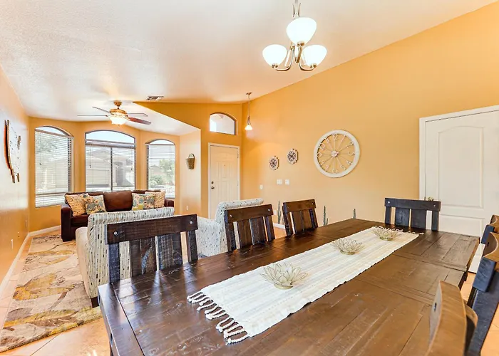 Sunny Getaway W/ Private Pool + Fire Pit!