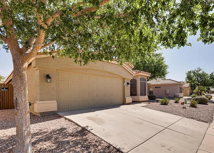 Sunny Getaway W/ Private Pool + Fire Pit! Holiday home