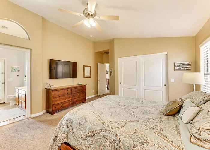 Sunny Getaway W/ Private Pool + Fire Pit! Holiday home Maricopa