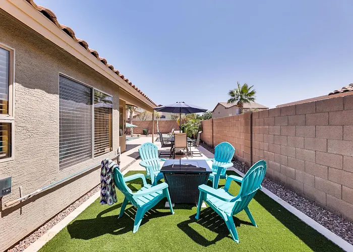Sunny Getaway W/ Private Pool + Fire Pit! *