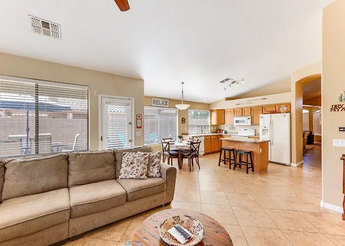 Sunny Getaway W/ Private Pool + Fire Pit! Maricopa