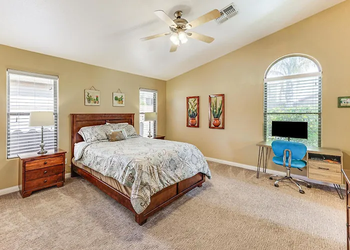 Sunny Getaway W/ Private Pool + Fire Pit! Holiday home